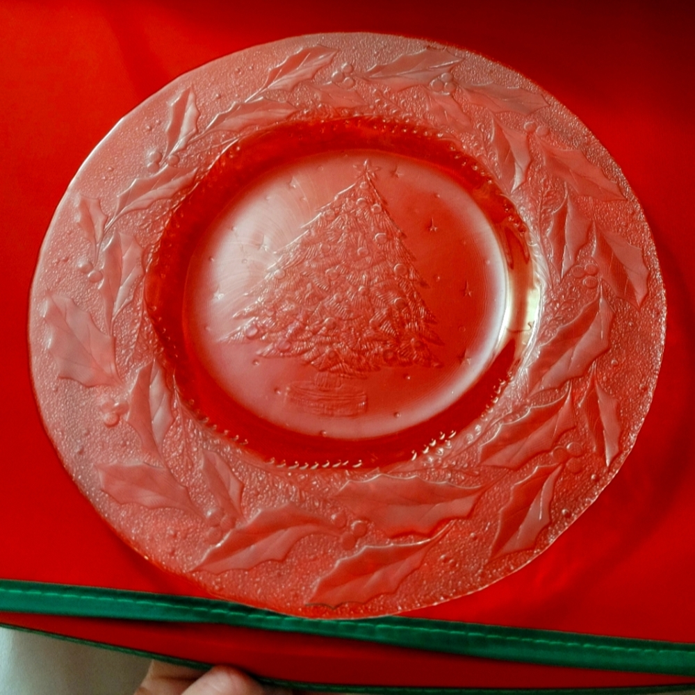 Arcoroc Holly Tree dinner plate
